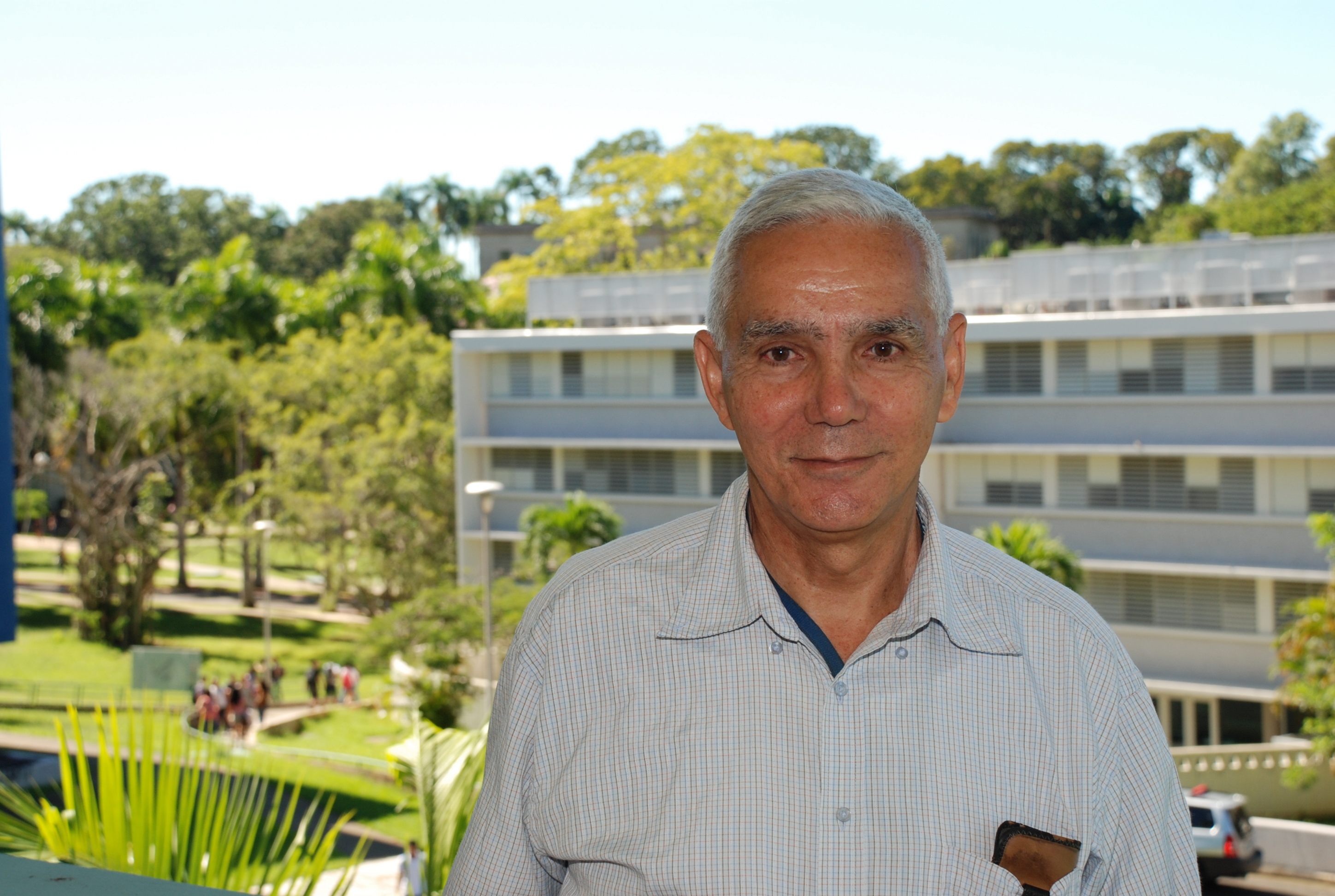 Dr. Oscar Rosado Lojo